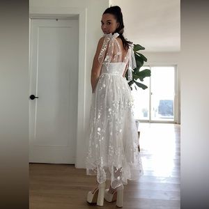 White Floral Embroidered Lace Up Shoulder Bow Dress - Size: S